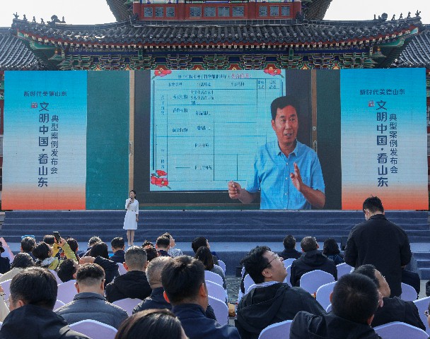 鮮花送文明 美德潤肥城